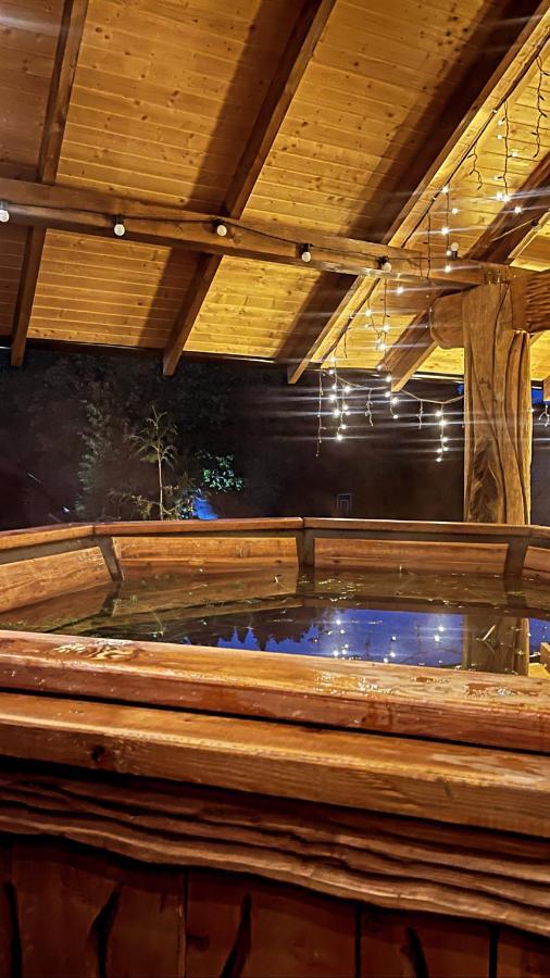 Goral Cottage In ミホヴォ エクステリア 写真